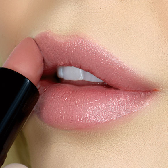 light-or-nude-lipstick